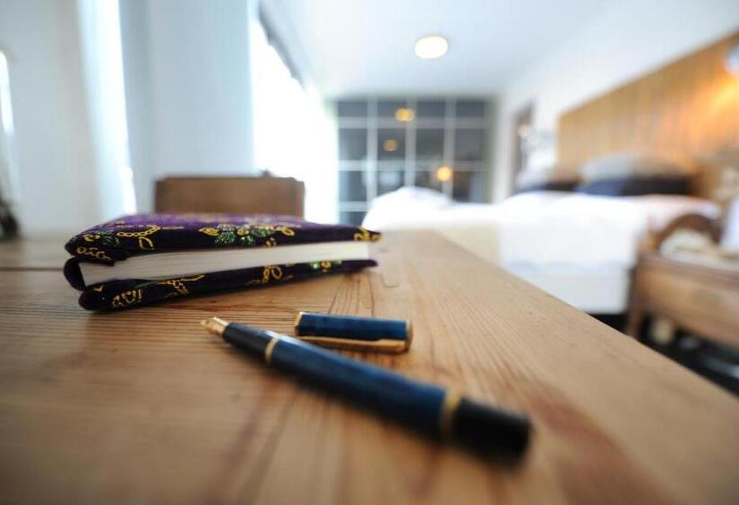 تختخواب و صبحانه The Green Tunnel