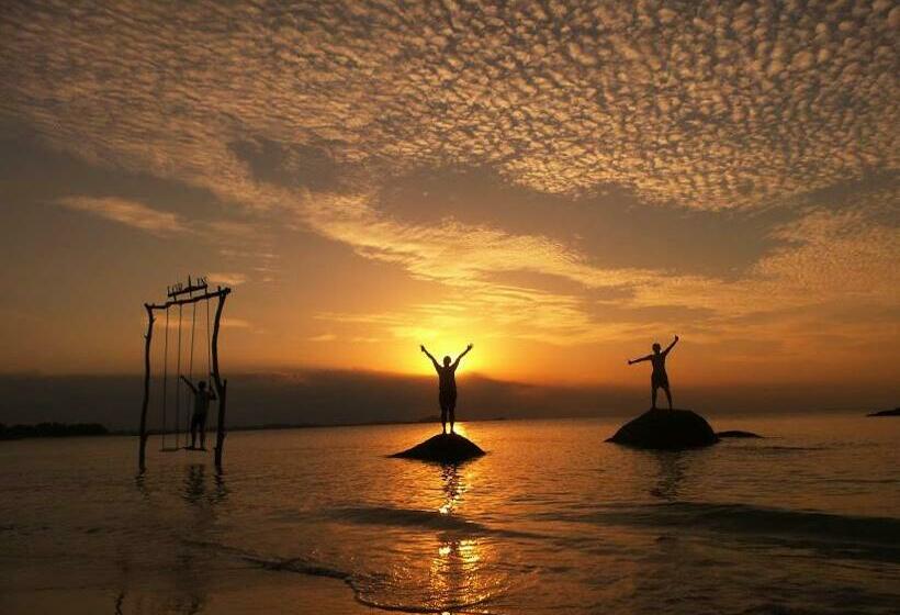 호텔 Beach Rock Resort, Fka Lor In Beach Resort Belitung