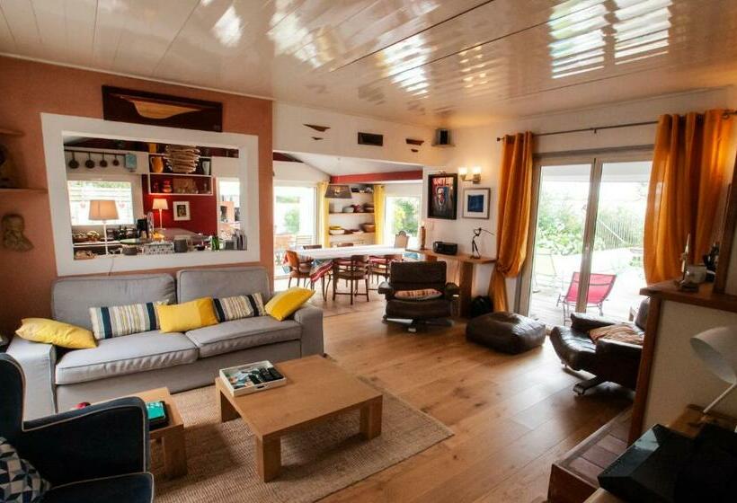 Les Yeux Bleus Bed & Breakfast