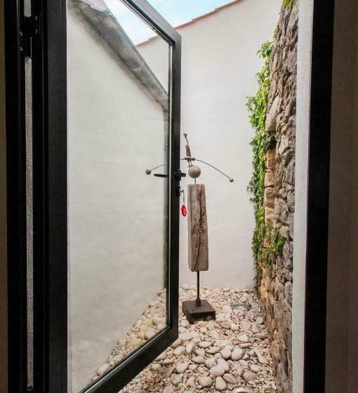 Les Yeux Bleus Bed & Breakfast