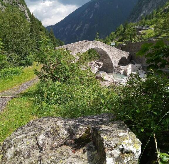 فندق صغير Gotthard Backpacker