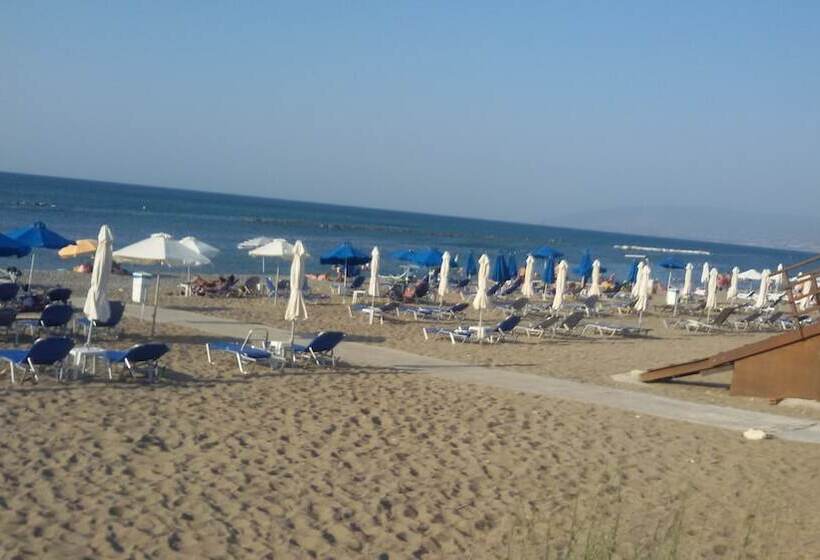 הוסטל Loxandra Inn