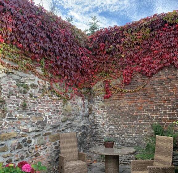 تختخواب و صبحانه De Stadswal