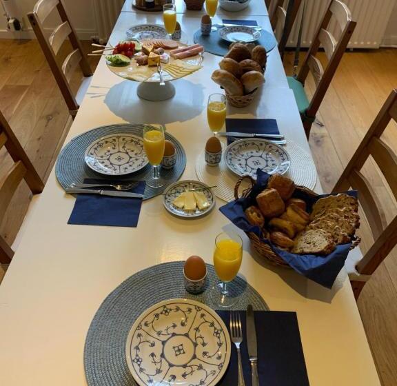 تختخواب و صبحانه De Stadswal