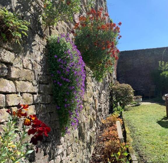 تختخواب و صبحانه De Stadswal