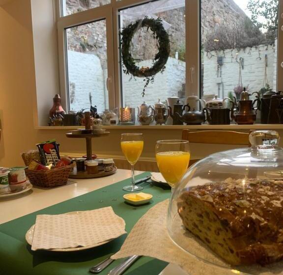 تختخواب و صبحانه De Stadswal