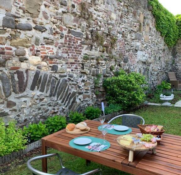 تختخواب و صبحانه De Stadswal