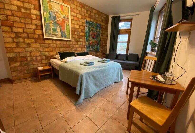 تختخواب و صبحانه House Of Sun