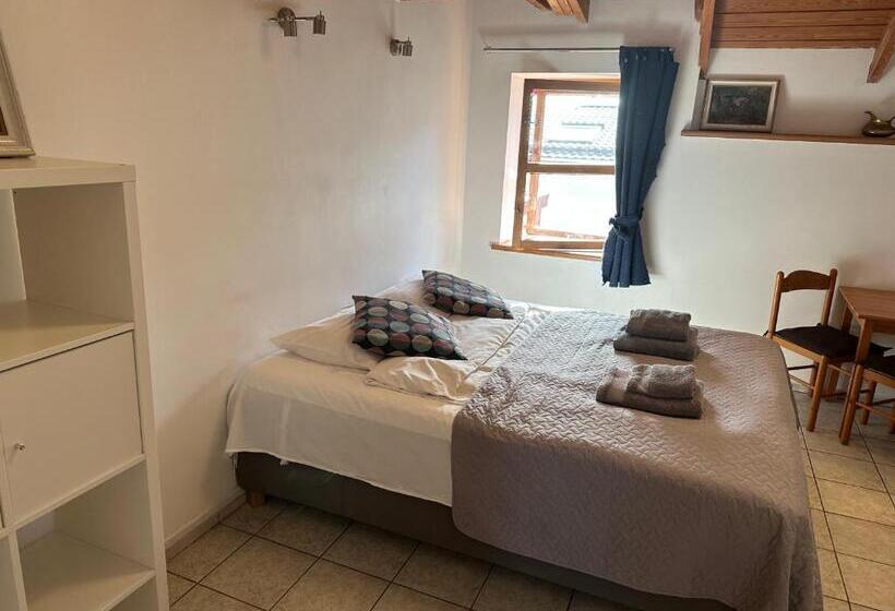 تختخواب و صبحانه House Of Sun