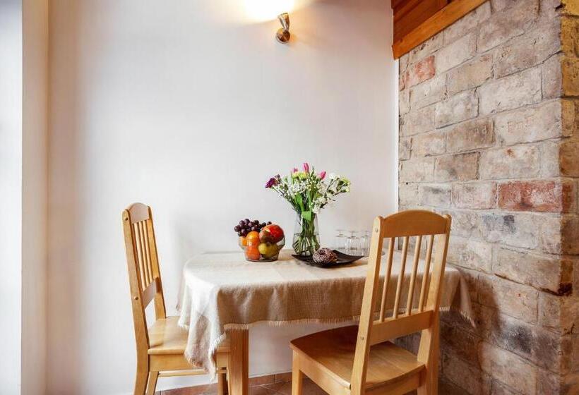 تختخواب و صبحانه House Of Sun