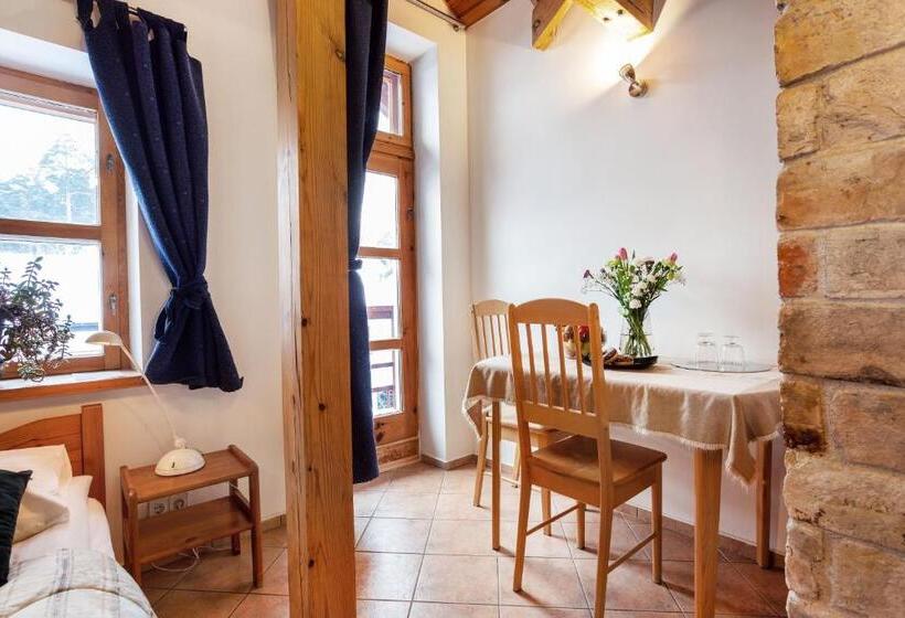 تختخواب و صبحانه House Of Sun