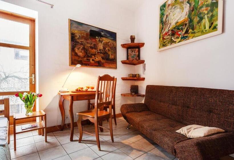 تختخواب و صبحانه House Of Sun