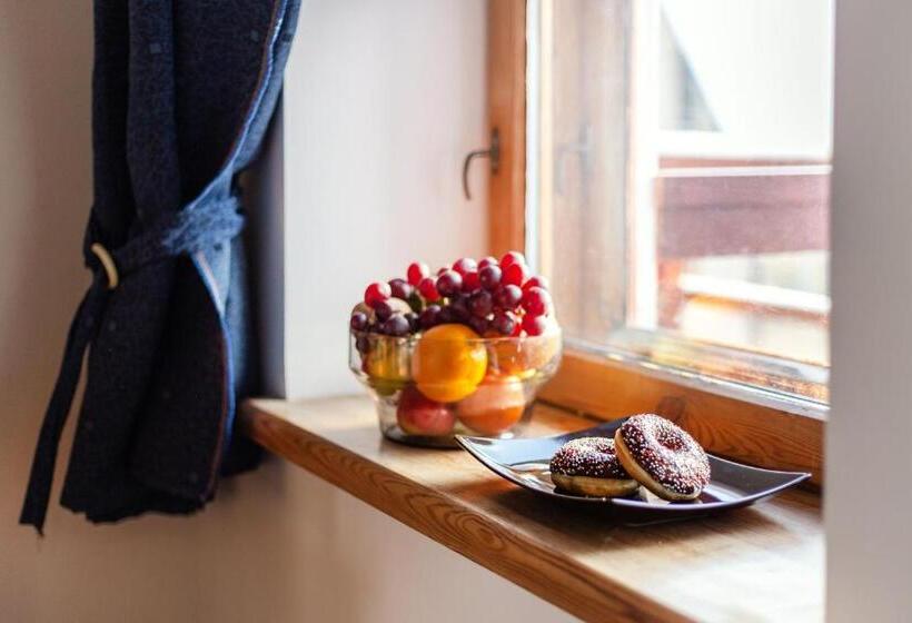 تختخواب و صبحانه House Of Sun