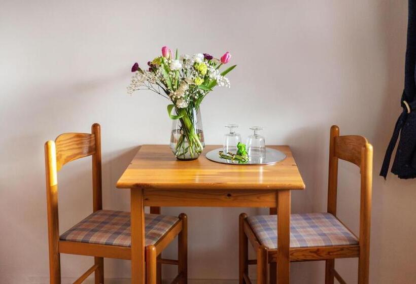 تختخواب و صبحانه House Of Sun