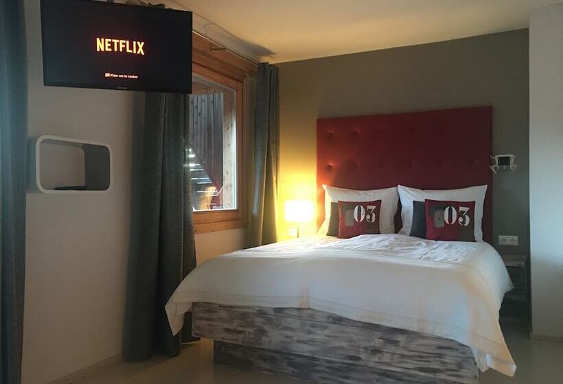 هتل 30   Adults Only