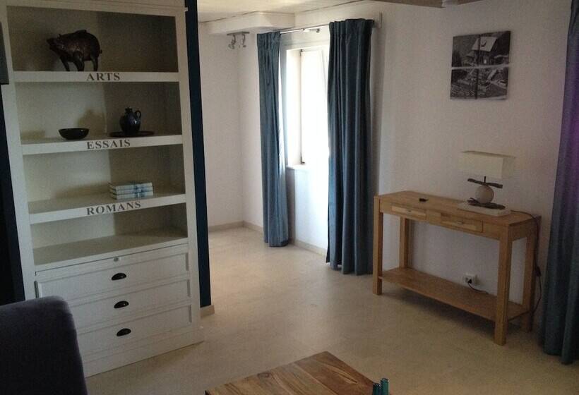 هتل 30   Adults Only