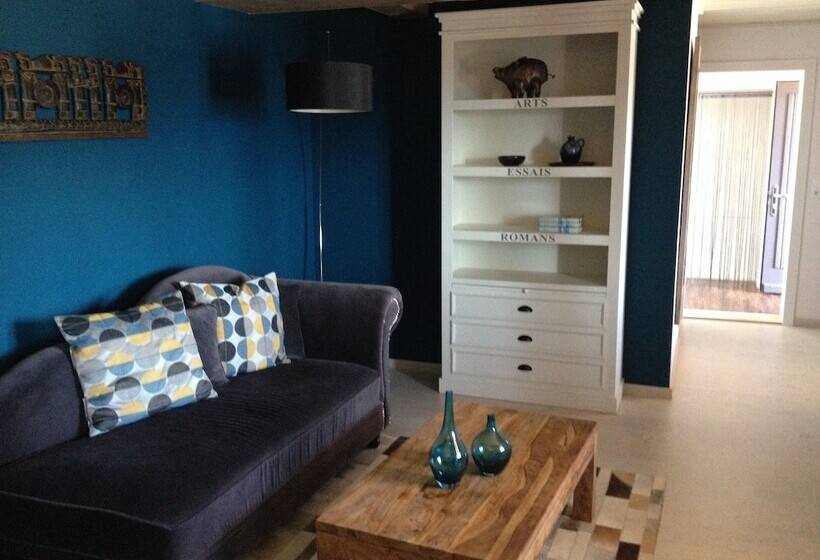 هتل 30   Adults Only