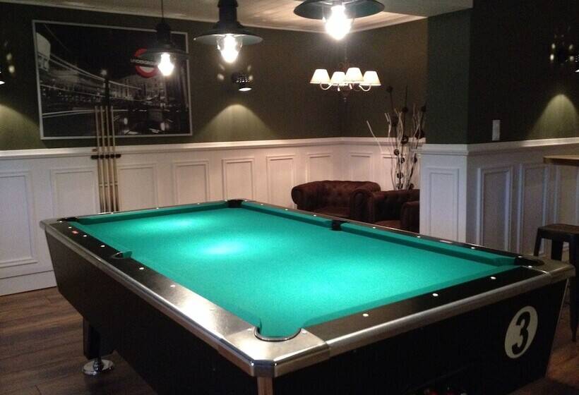 هتل 30   Adults Only