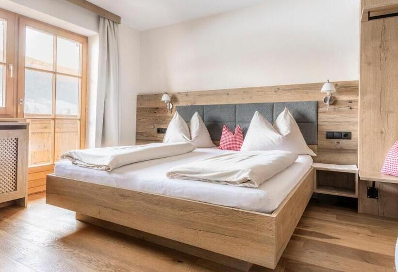 هتل Appartement Arnoldgut