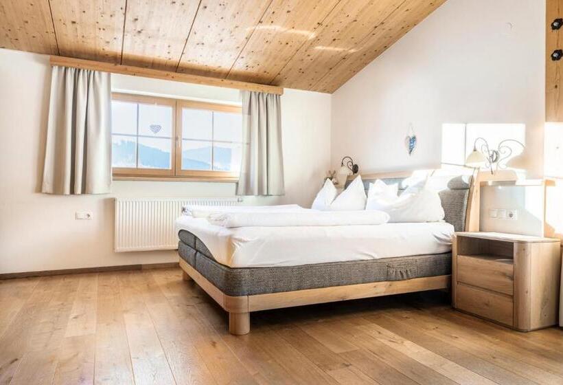 هتل Appartement Arnoldgut