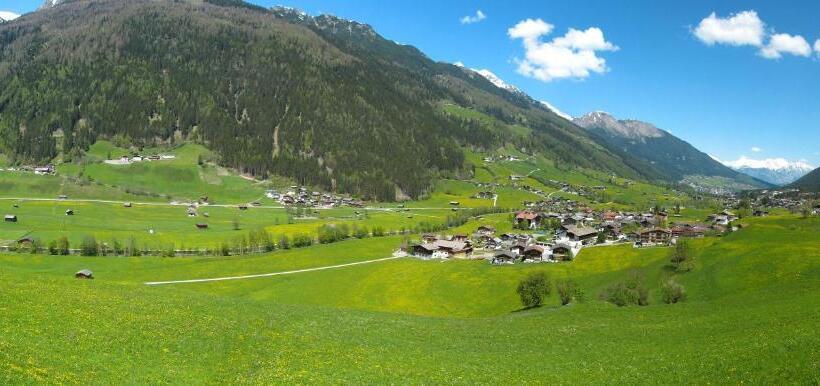 ホテル Ausserwieserhof