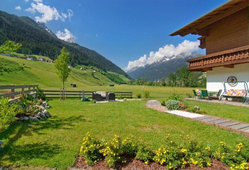 ホテル Ausserwieserhof