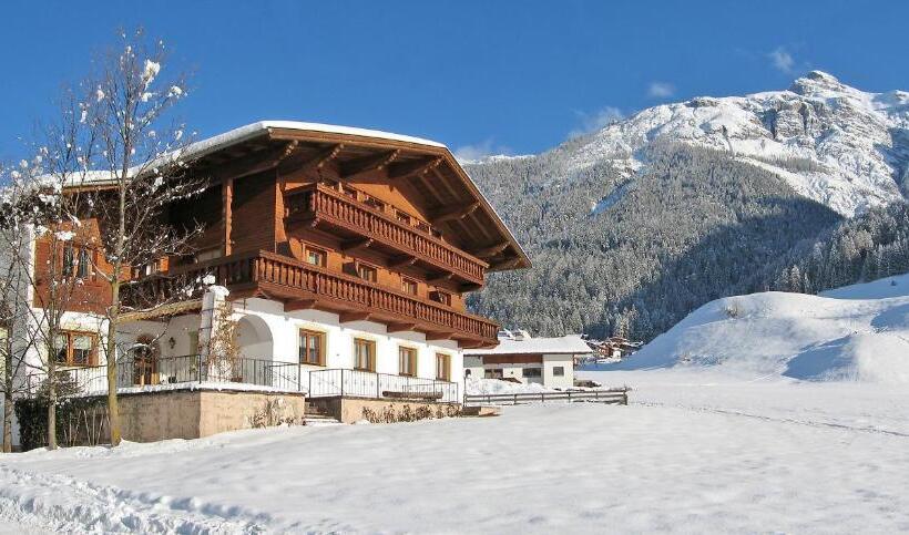 ホテル Ausserwieserhof