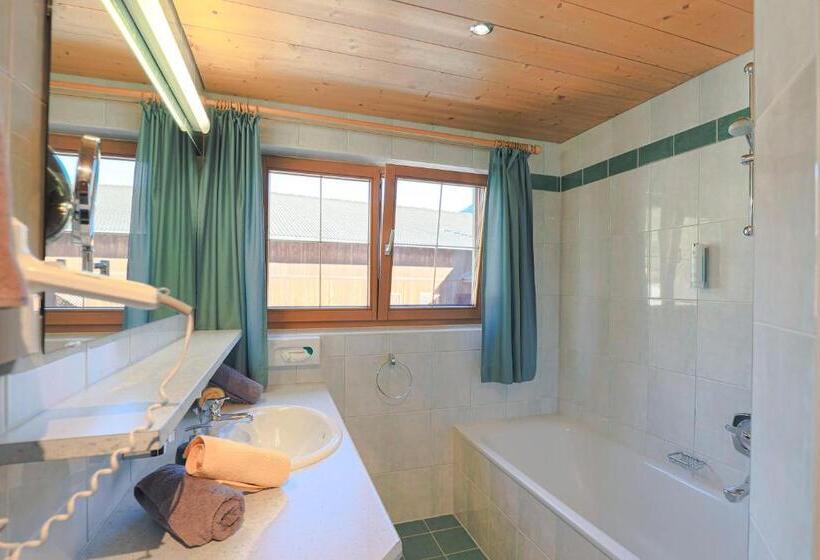 ホテル Ausserwieserhof