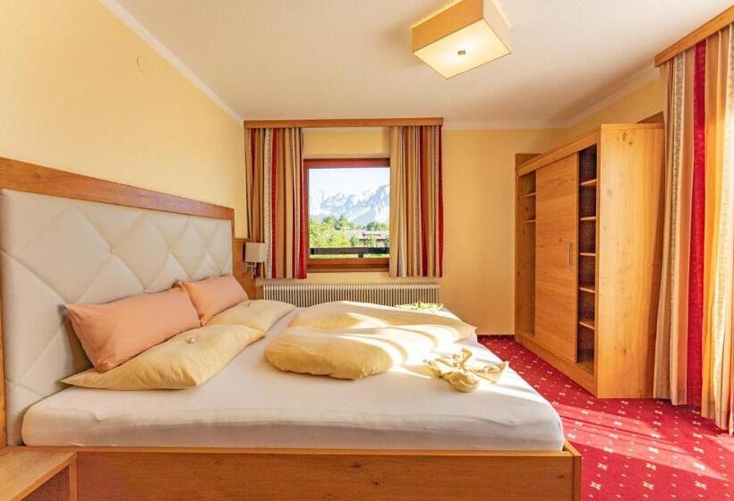 ホテル Garni Hochwurzen