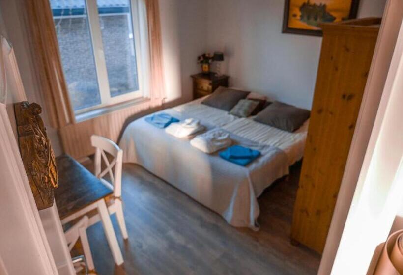 בית מלון כפרי / Pension Villa Tanahlot