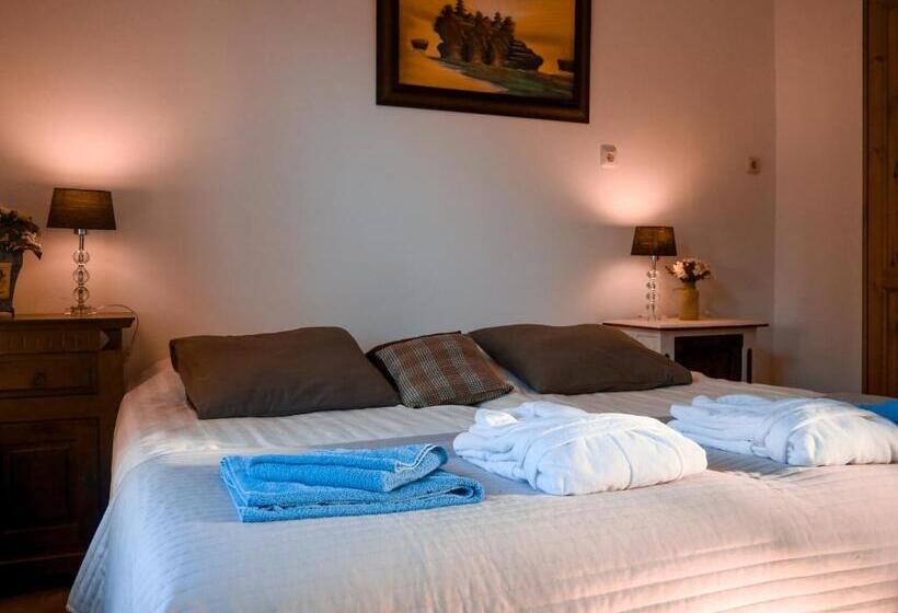 בית מלון כפרי / Pension Villa Tanahlot