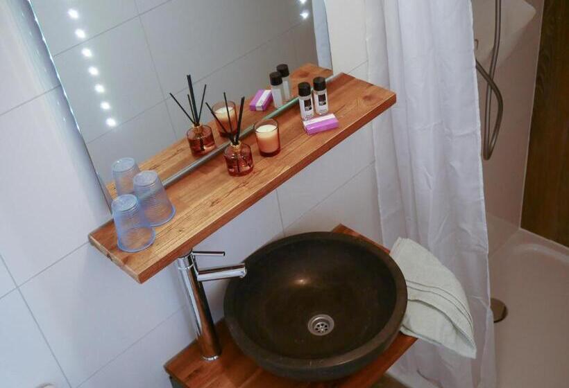 בית מלון כפרי / Pension Villa Tanahlot