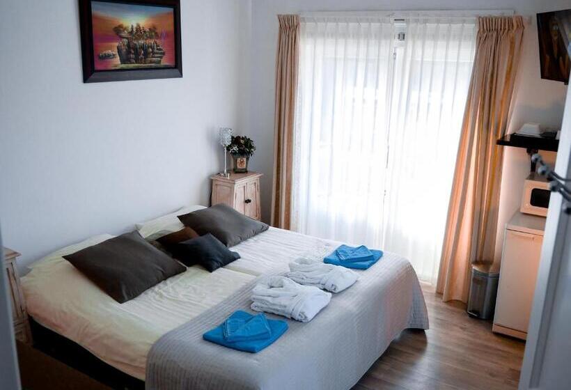 בית מלון כפרי / Pension Villa Tanahlot