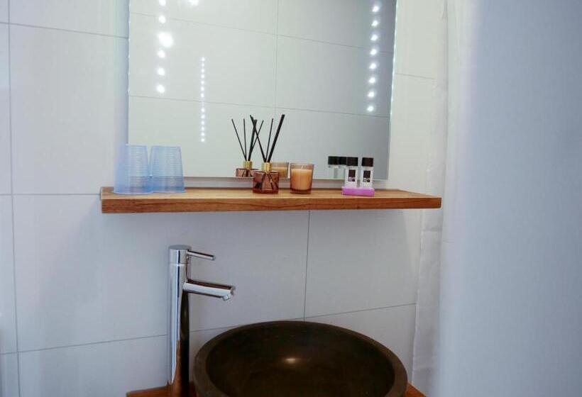 בית מלון כפרי / Pension Villa Tanahlot