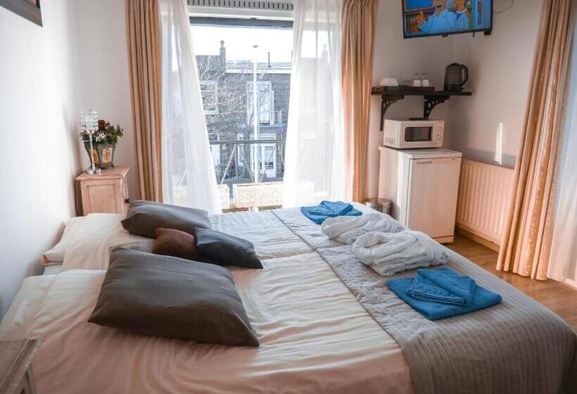 בית מלון כפרי / Pension Villa Tanahlot