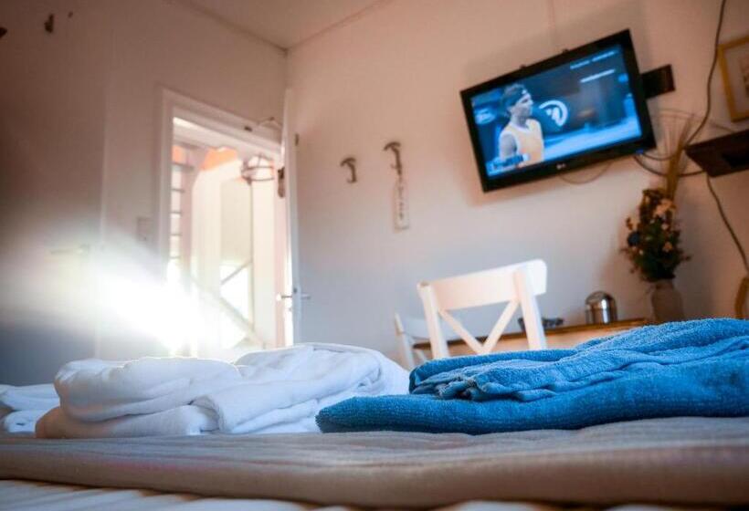 בית מלון כפרי / Pension Villa Tanahlot