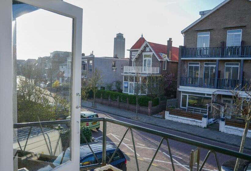 בית מלון כפרי / Pension Villa Tanahlot