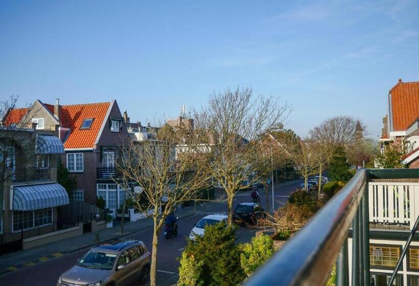 בית מלון כפרי / Pension Villa Tanahlot