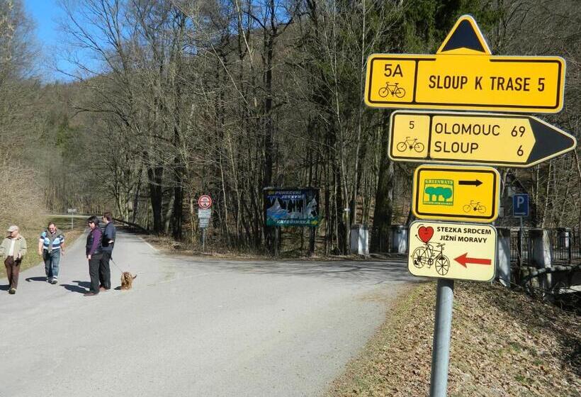 펜션 Apartmány Jedovnice