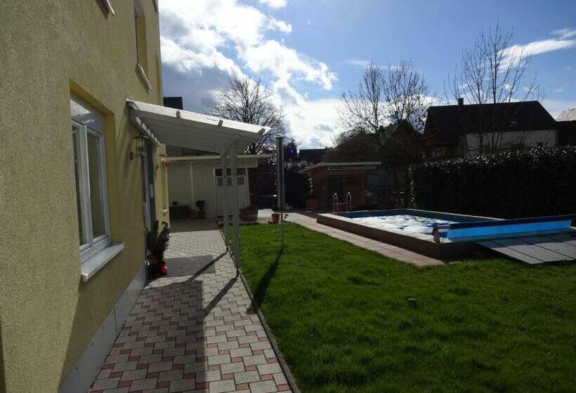 بنسيون Ferienwohnung Latscha