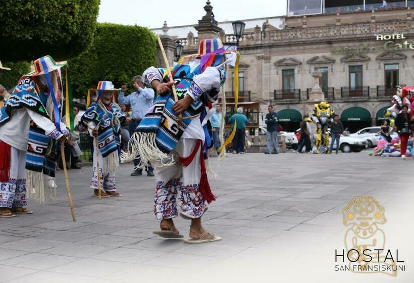 펜션 Hostal San Fransiskuni