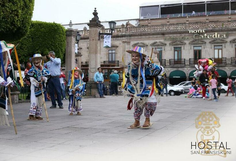 펜션 Hostal San Fransiskuni