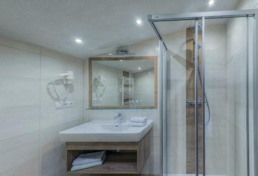 פנסיון Landhaus Zum Griena