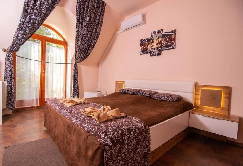 膳宿费 Napvirág Ház