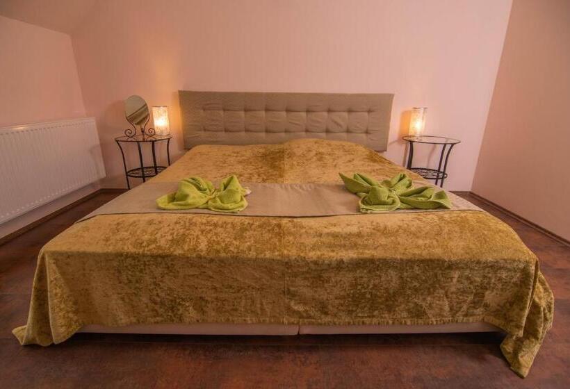 膳宿费 Napvirág Ház