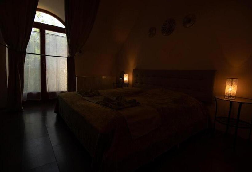 膳宿费 Napvirág Ház