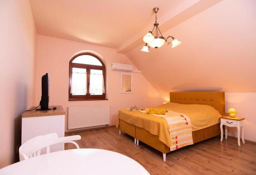 膳宿费 Napvirág Ház