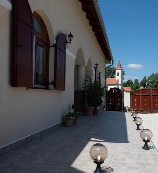 膳宿费 Napvirág Ház