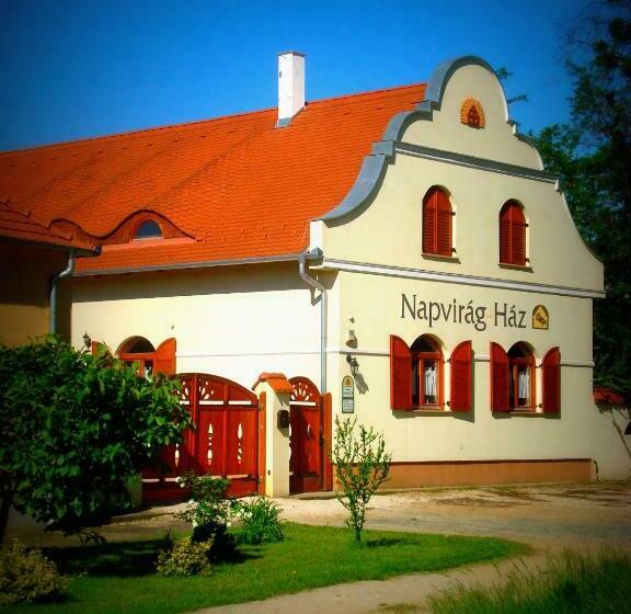 膳宿费 Napvirág Ház