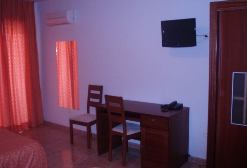 فندق Balneario Fuentes Del Trampal